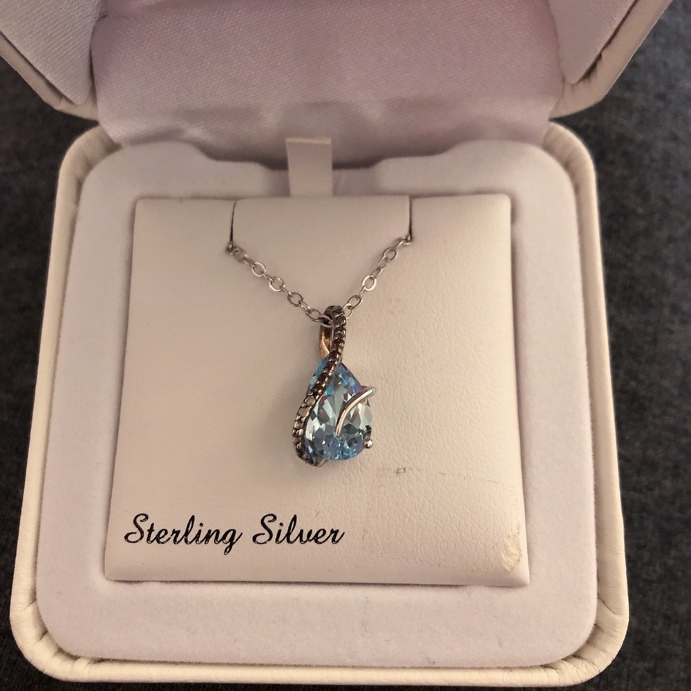 Sterling silver aquamarine pendant necklace